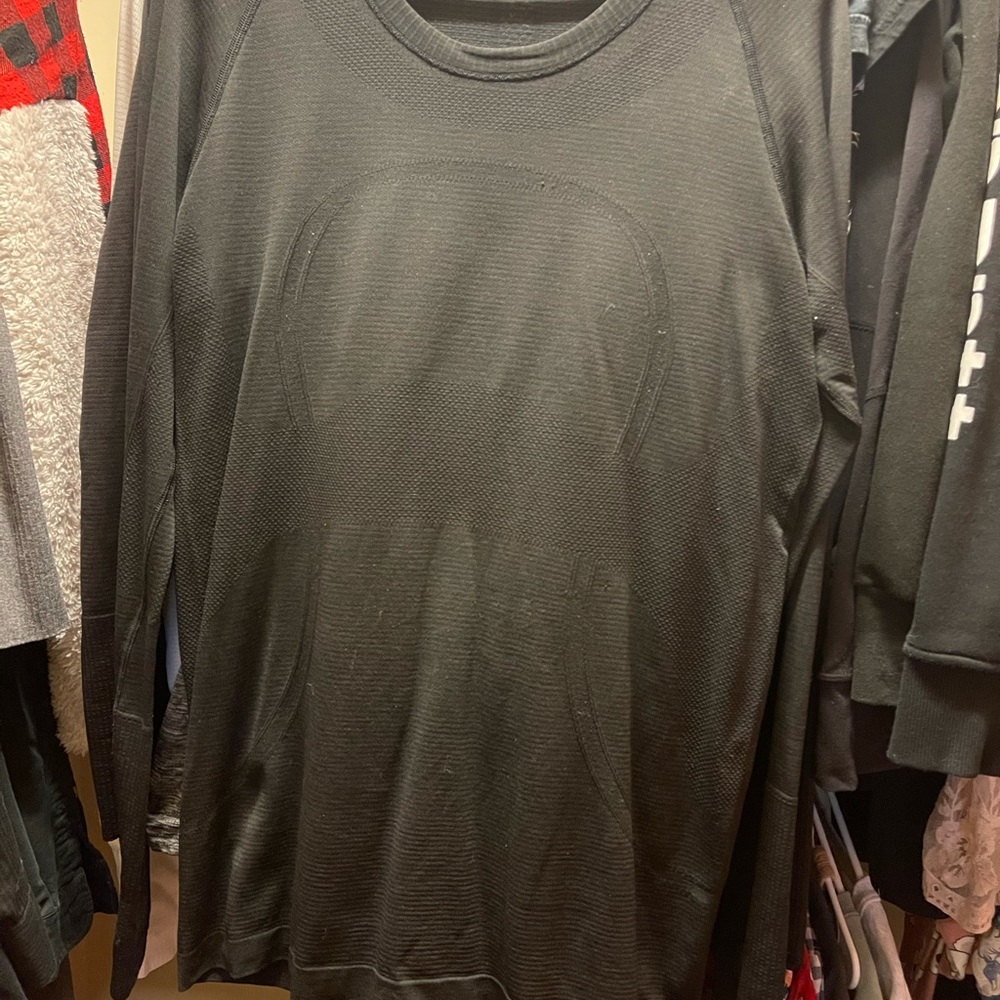 LuluLemon long sleeve swiftly tech